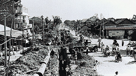 Construction work to bury waterworks pipes in Phnom Penh City